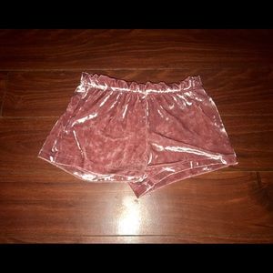 Pink suede booty short 😍😍